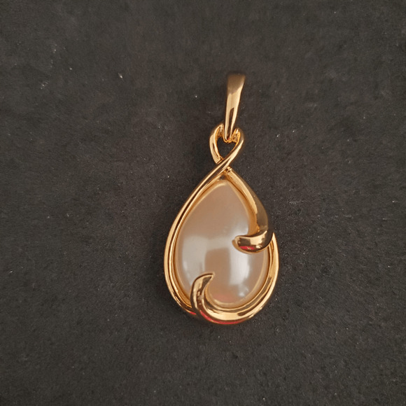 Vintage Lady Remington Faux Pearl Enhancer Signed LR Pendant for Necklace‎ - Picture 1 of 5